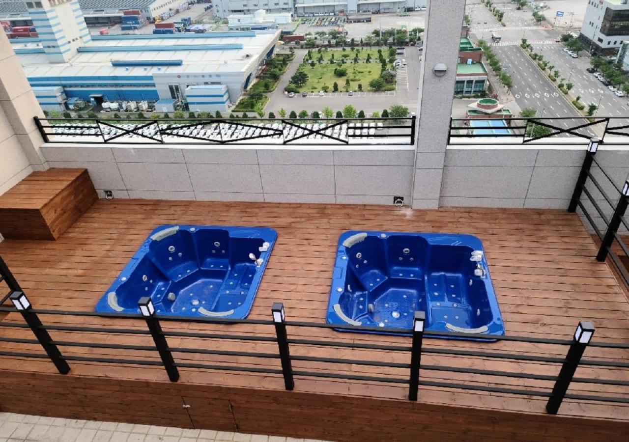 Western Bay Marina Hotel Пхёнтхэк Экстерьер фото
