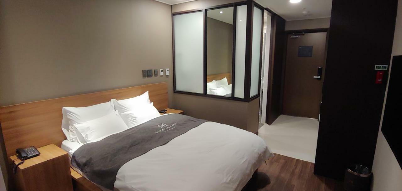 Western Bay Marina Hotel Пхёнтхэк Экстерьер фото