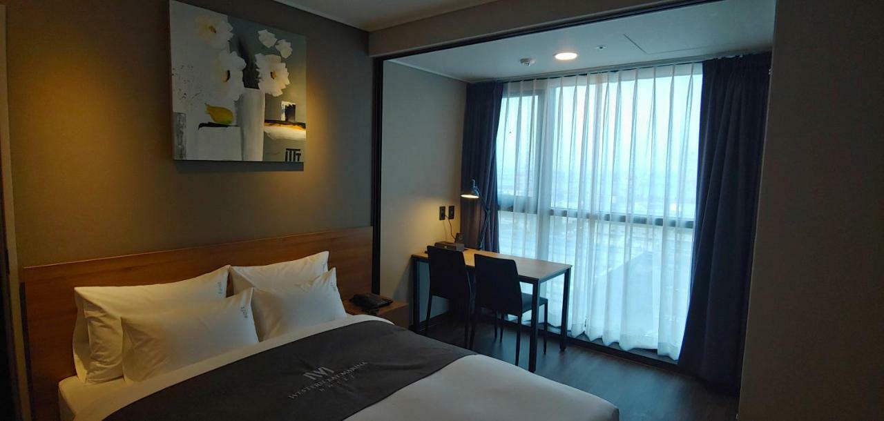 Western Bay Marina Hotel Пхёнтхэк Экстерьер фото
