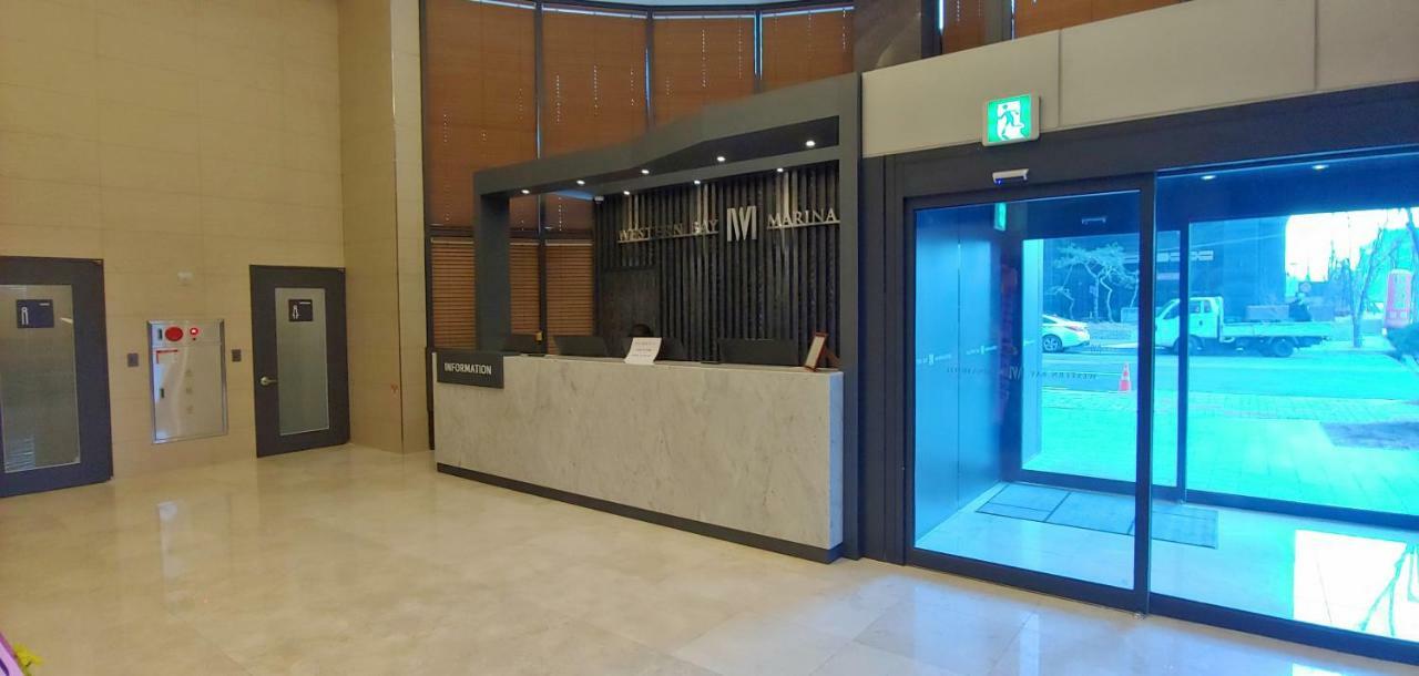 Western Bay Marina Hotel Пхёнтхэк Экстерьер фото