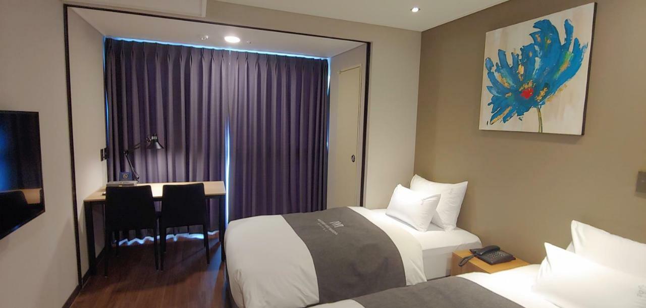 Western Bay Marina Hotel Пхёнтхэк Экстерьер фото