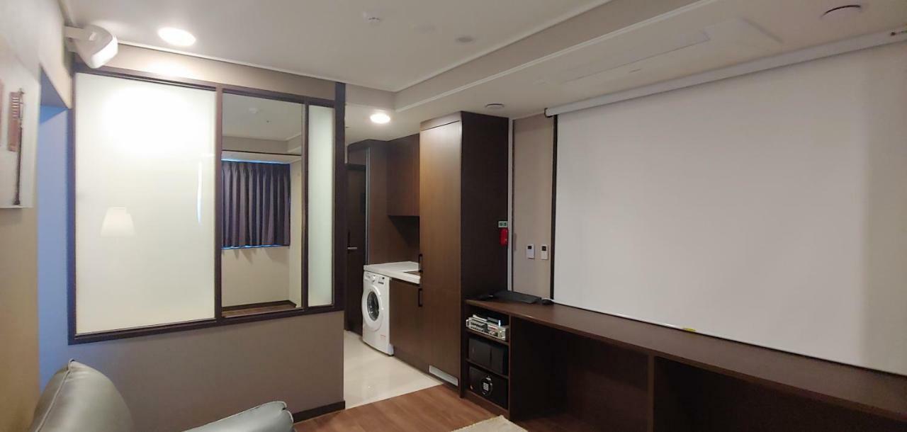 Western Bay Marina Hotel Пхёнтхэк Экстерьер фото