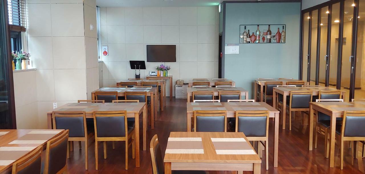 Western Bay Marina Hotel Пхёнтхэк Экстерьер фото