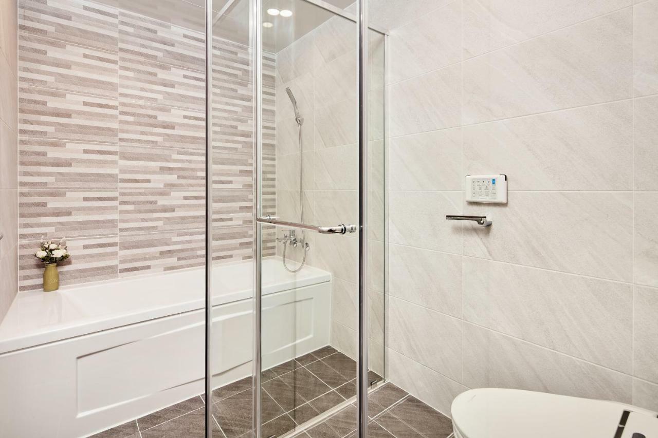 Western Bay Marina Hotel Пхёнтхэк Экстерьер фото